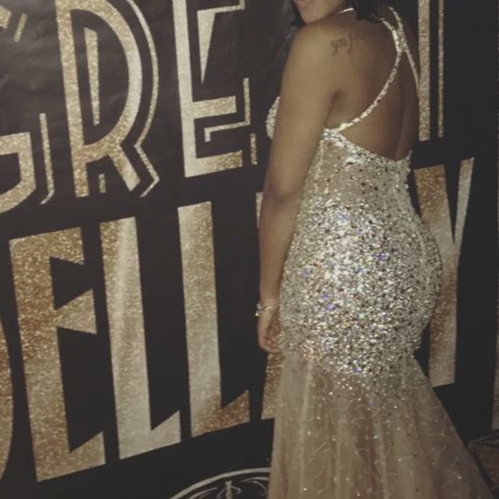 Dress - Picture 4 of 4